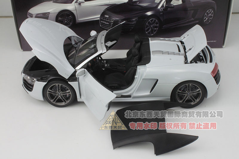 1/18 Kyosho Audi R8 Spyder (White) Diecast Car Model