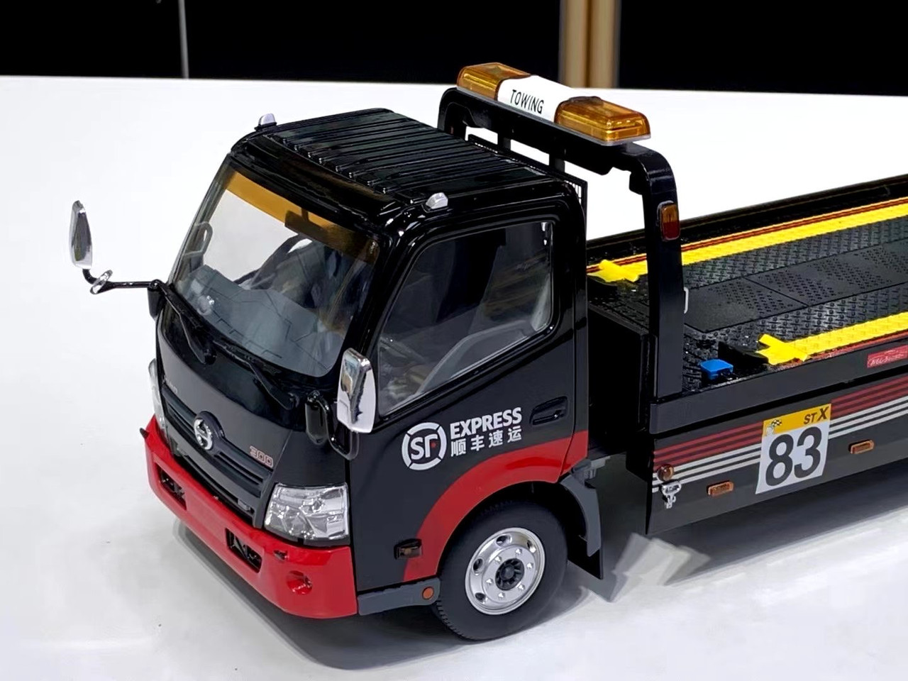 ミニカー tiny 1/18scale HINO 300 tiny 1/18scale HINO 300