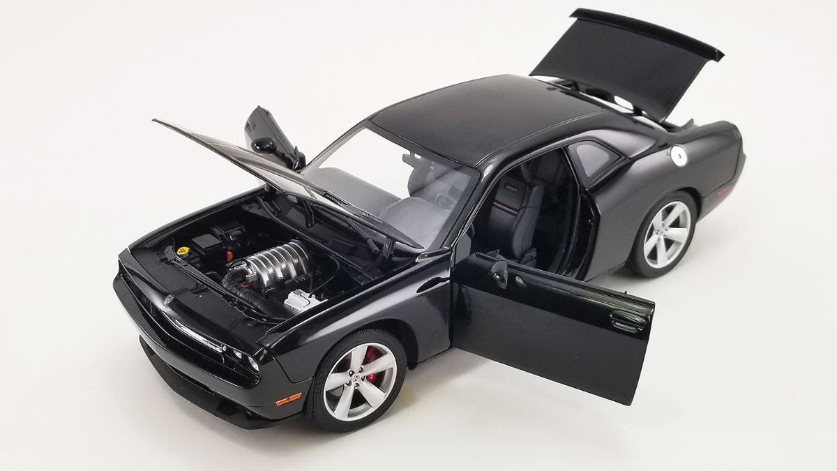 1/18 2010 ダッジチャレンジャーSRT8 ミニカー 【公式通販】