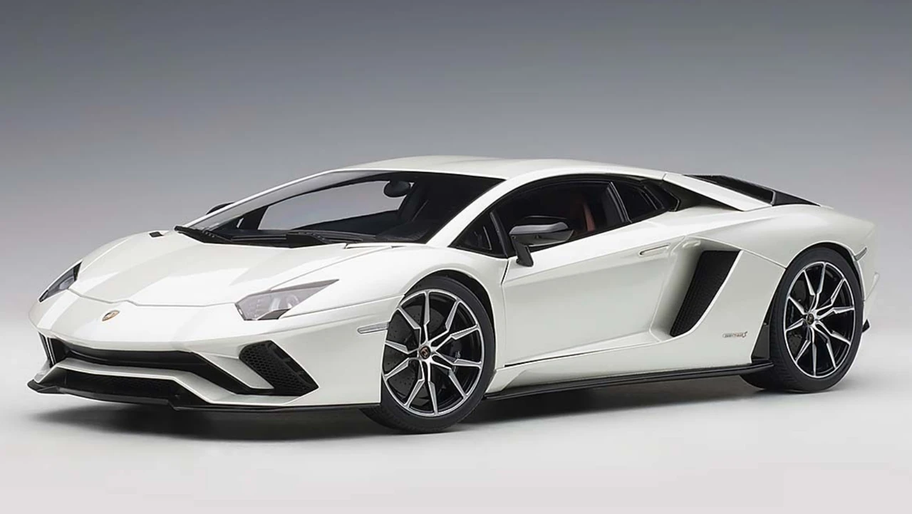 1/18 AUTOart Lamborghini Aventador S (Balloon Pearl White) Car