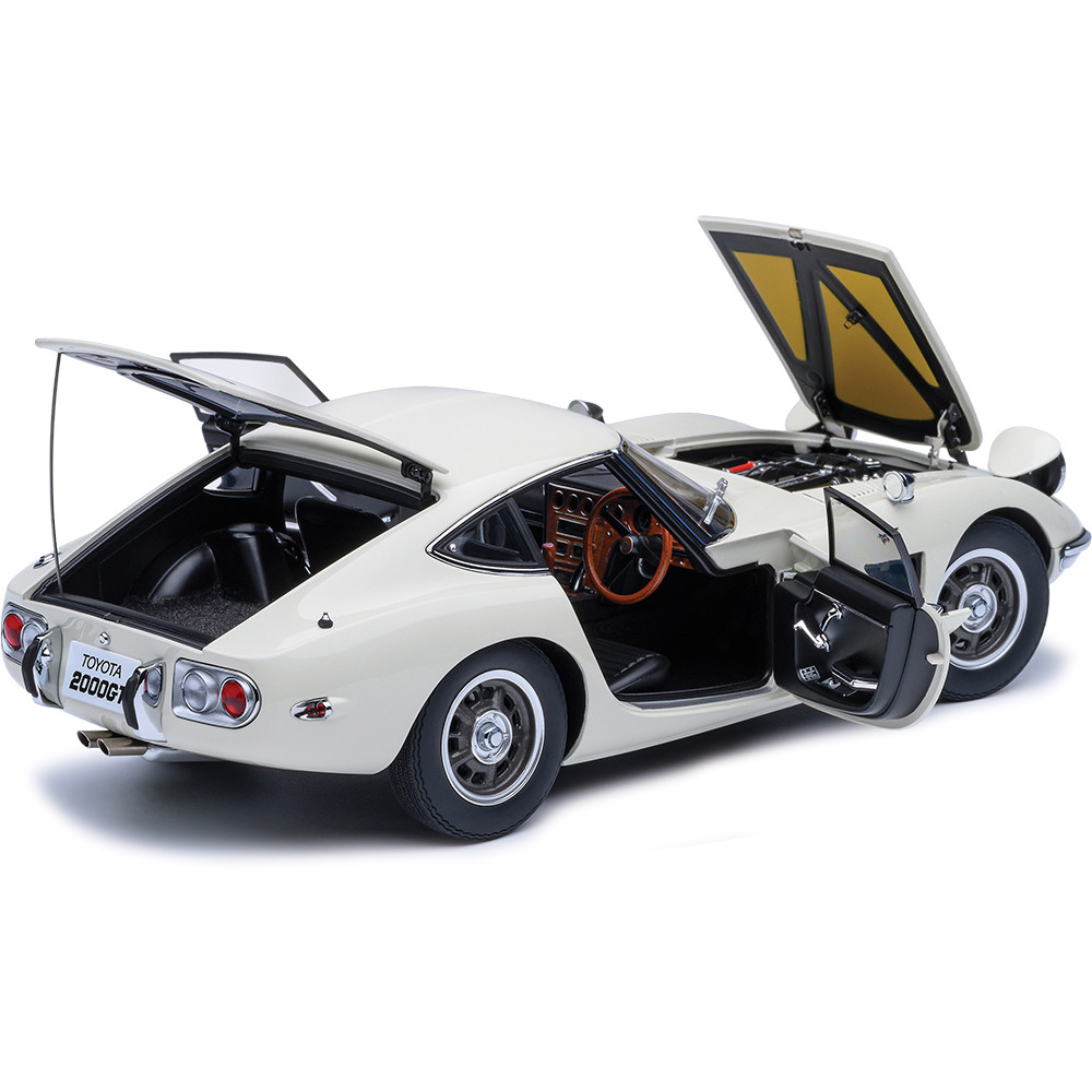 1967 Toyota 2000GT White Composite & Diecast Model Car | AutoArt