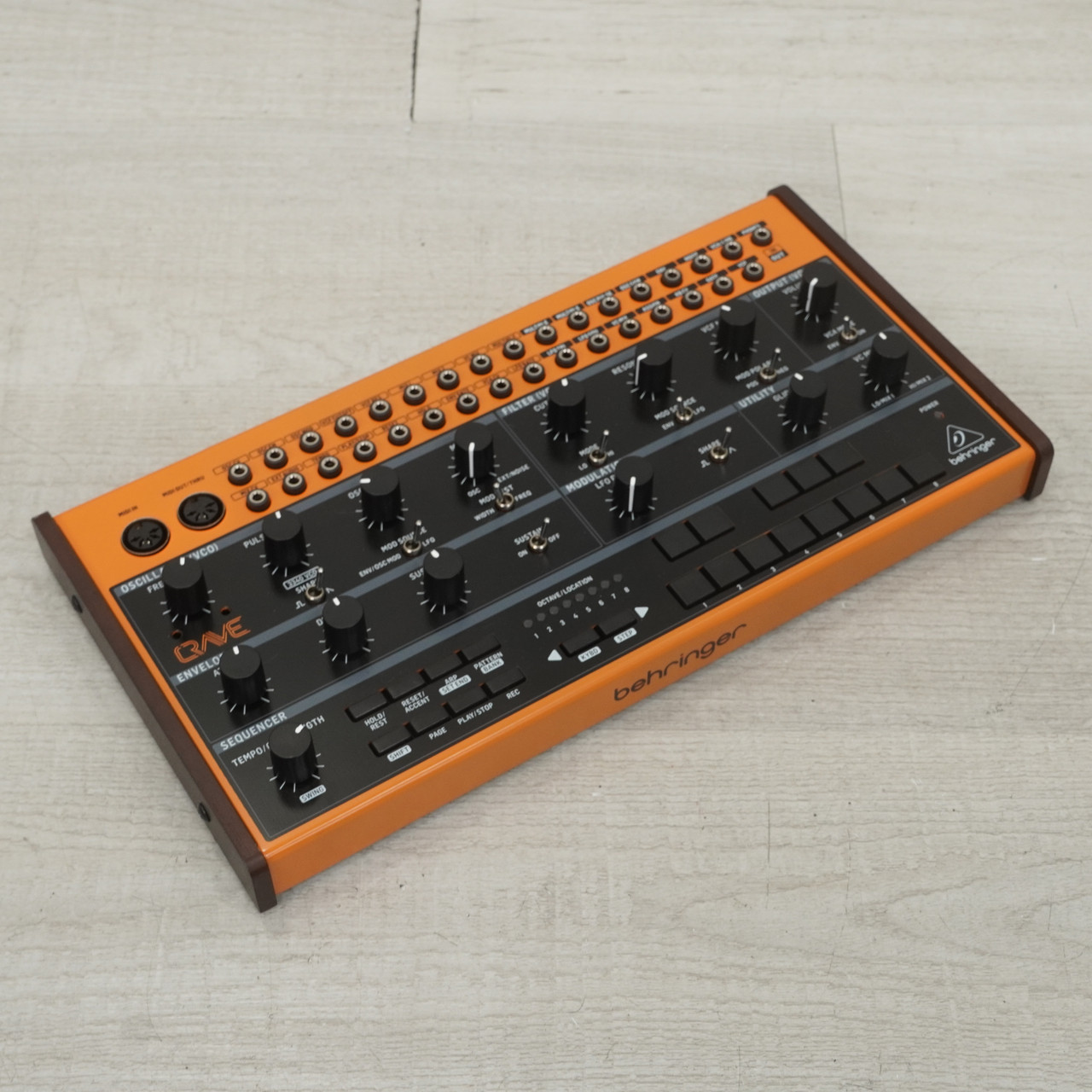 Used Behringer Crave Compact Synthesizer Compact