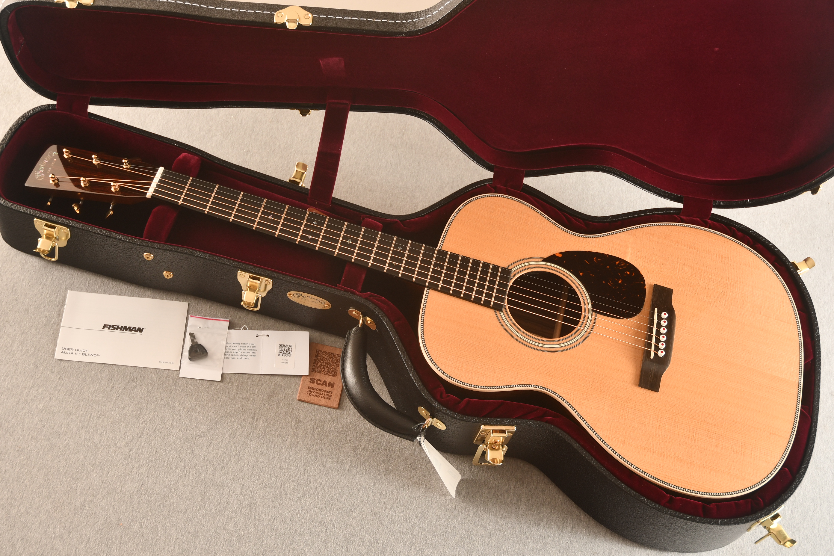 Martin 000-28 SQ ハードケース、Fishmanピックアップ付き セミハード