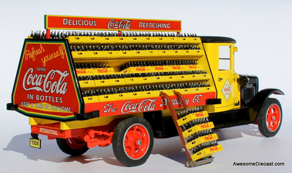 Danbury Mint 1:24 1928 International SL-36 Delivery Truck: Coca Cola
