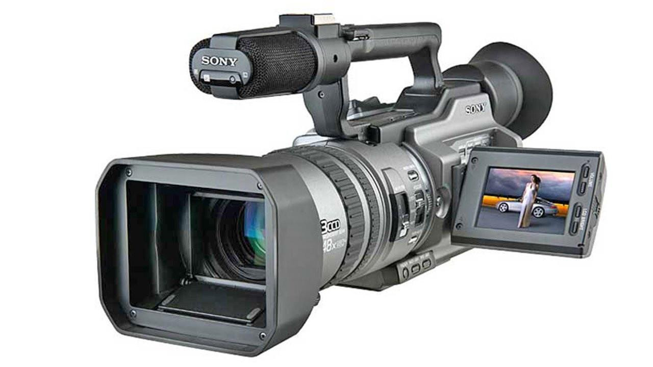 Sony DCR-VX1000 Digital Handycam Camcorder – MiniDV with 10x