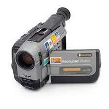 Sony CCD-TRV62 Hi8 Camcorder (8mm Video, NightShot, 20x Optical Zoom)