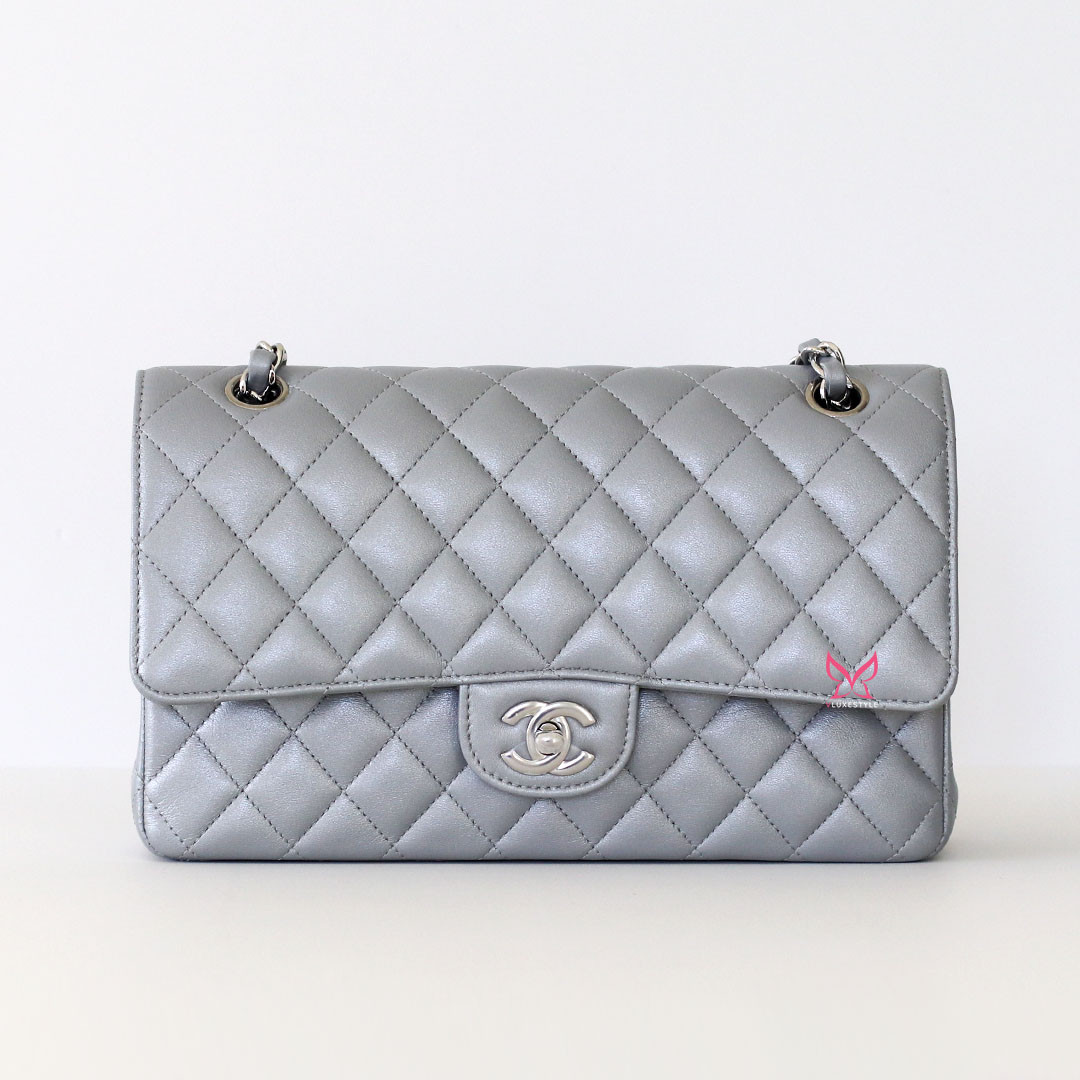 Classic Medium Flap 23P Metallic Silver Quilted Lambskin Silver