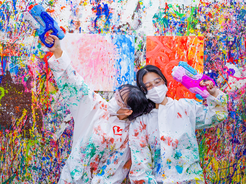 絵の具を飛ばしてストレス発散！アクションペインティング体験＜聖水店