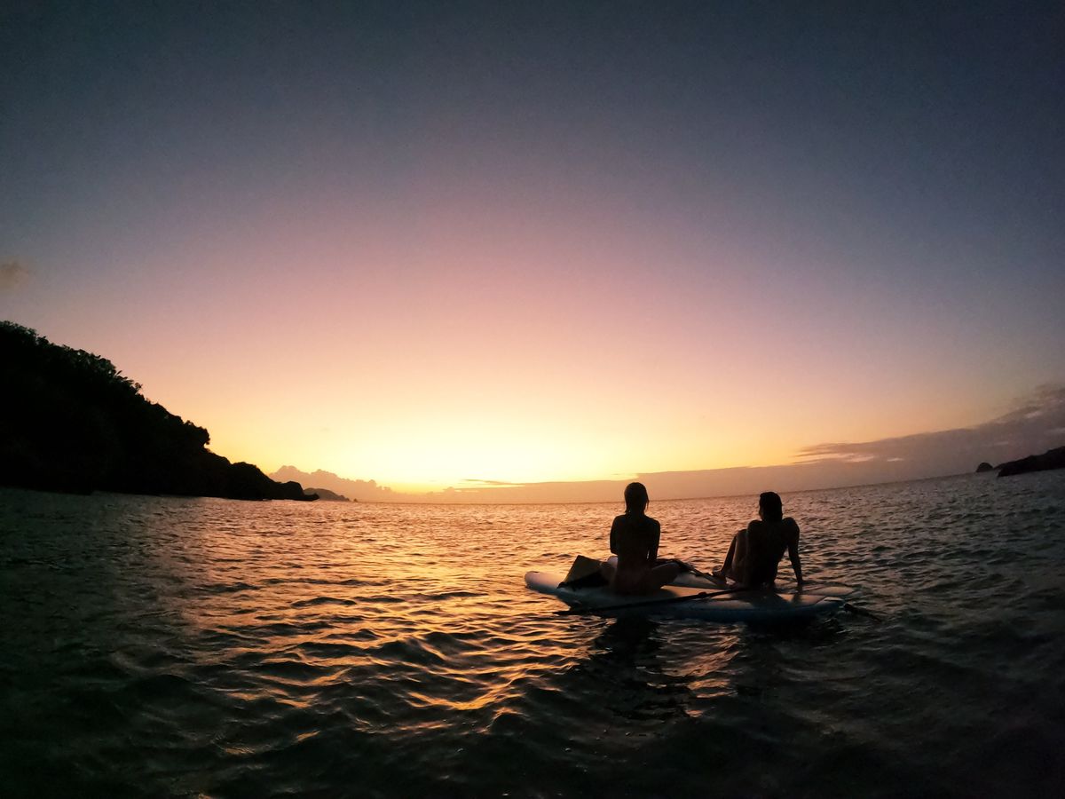 サンセットSUP 1組限定！夕日を眺めながらのんびりクルージング 素敵な