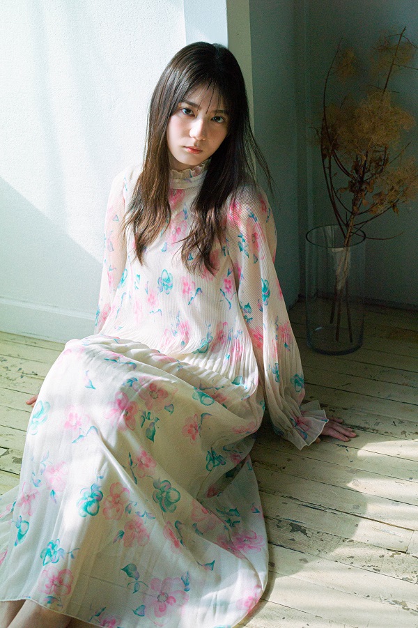 小坂菜緒（日向坂46）、「blt graph.vol.100」表紙／巻頭飾る。巻末