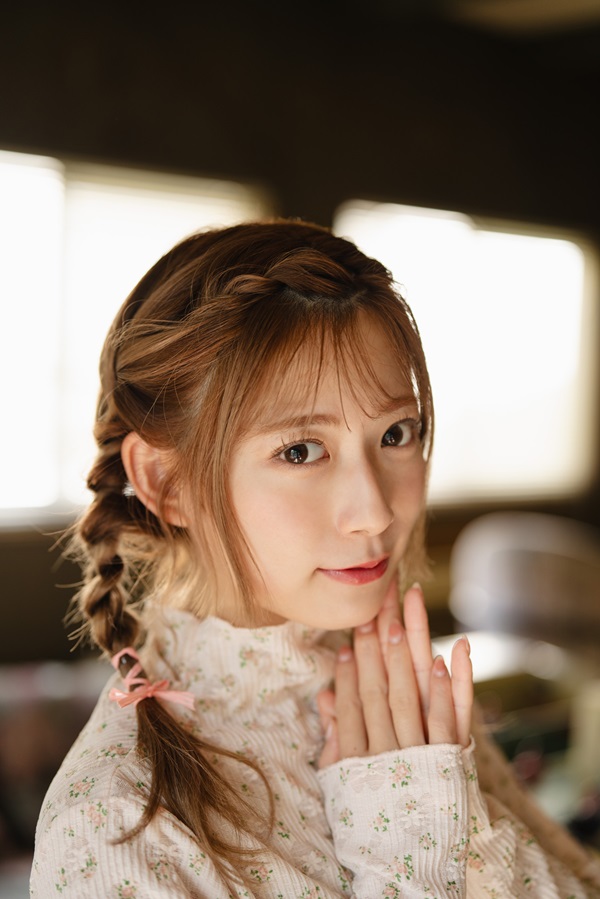 グループ卒業控える東村芽依（日向坂46）、「blt graph.vol.107」表紙