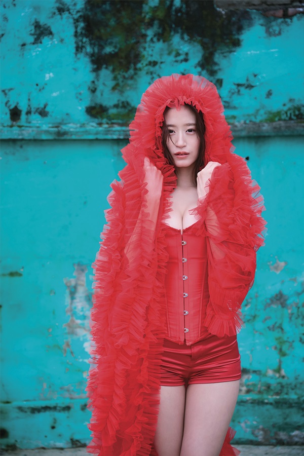 上西怜（NMB48）、2nd写真集「私らしさ」より先行カット公開 - TOWER