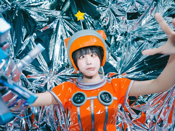 ano、劇場版『僕とロボコ』主題歌“ロりロっきゅんロぼ♡”配信スタート