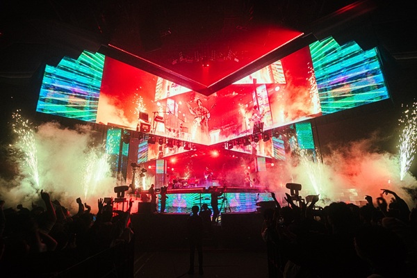 King Gnu、史上最多都市を巡る「King Gnu CEN+RAL Tour 2026」開幕