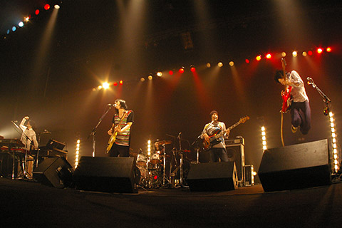 フジファブリック、未収録ライブ2公演分がついにDVD化 - TOWER RECORDS