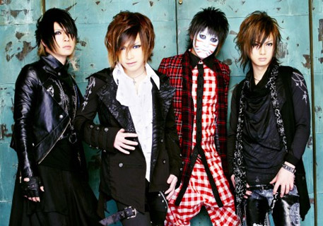 ゴールデンボンバー、シングル『酔わせてモヒート』を発売 - TOWER