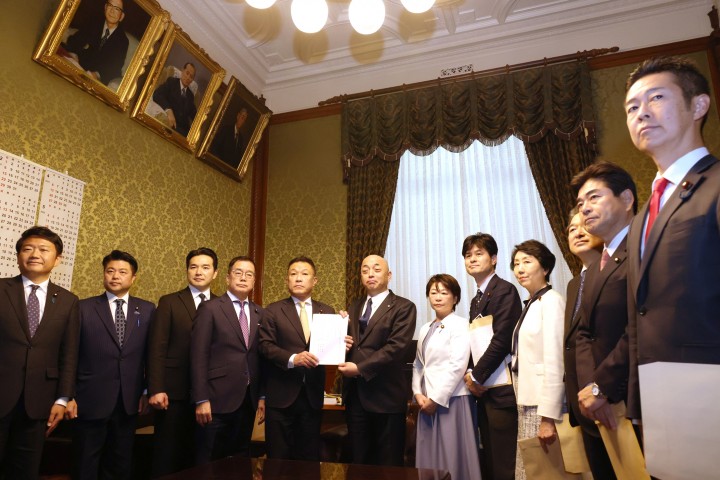 医薬品不足を解消するための中間年改定廃止法案」を衆院に提出 - 立憲