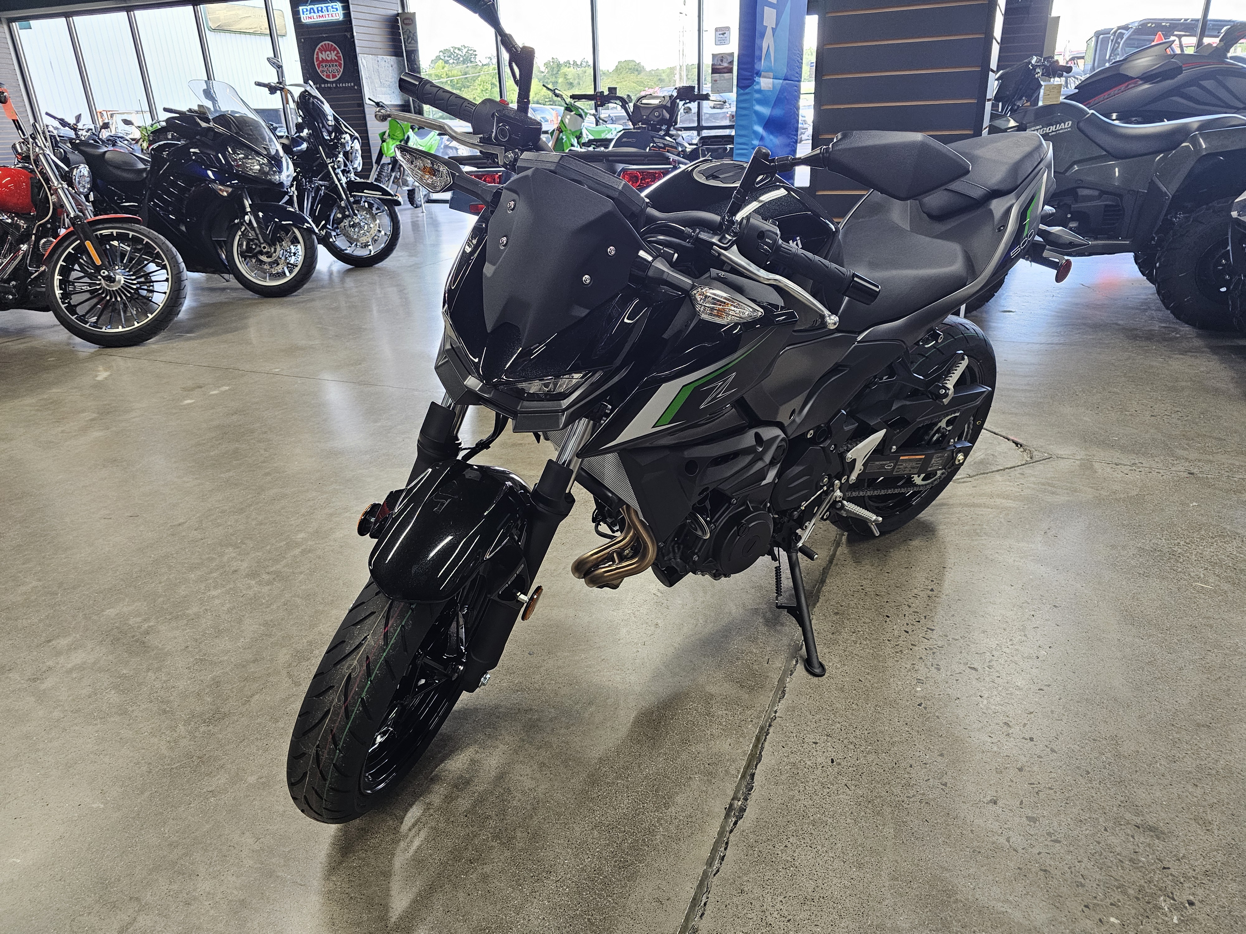 New 2025 Kawasaki Z500 ABS Metallic Spark Black / Metallic Matte