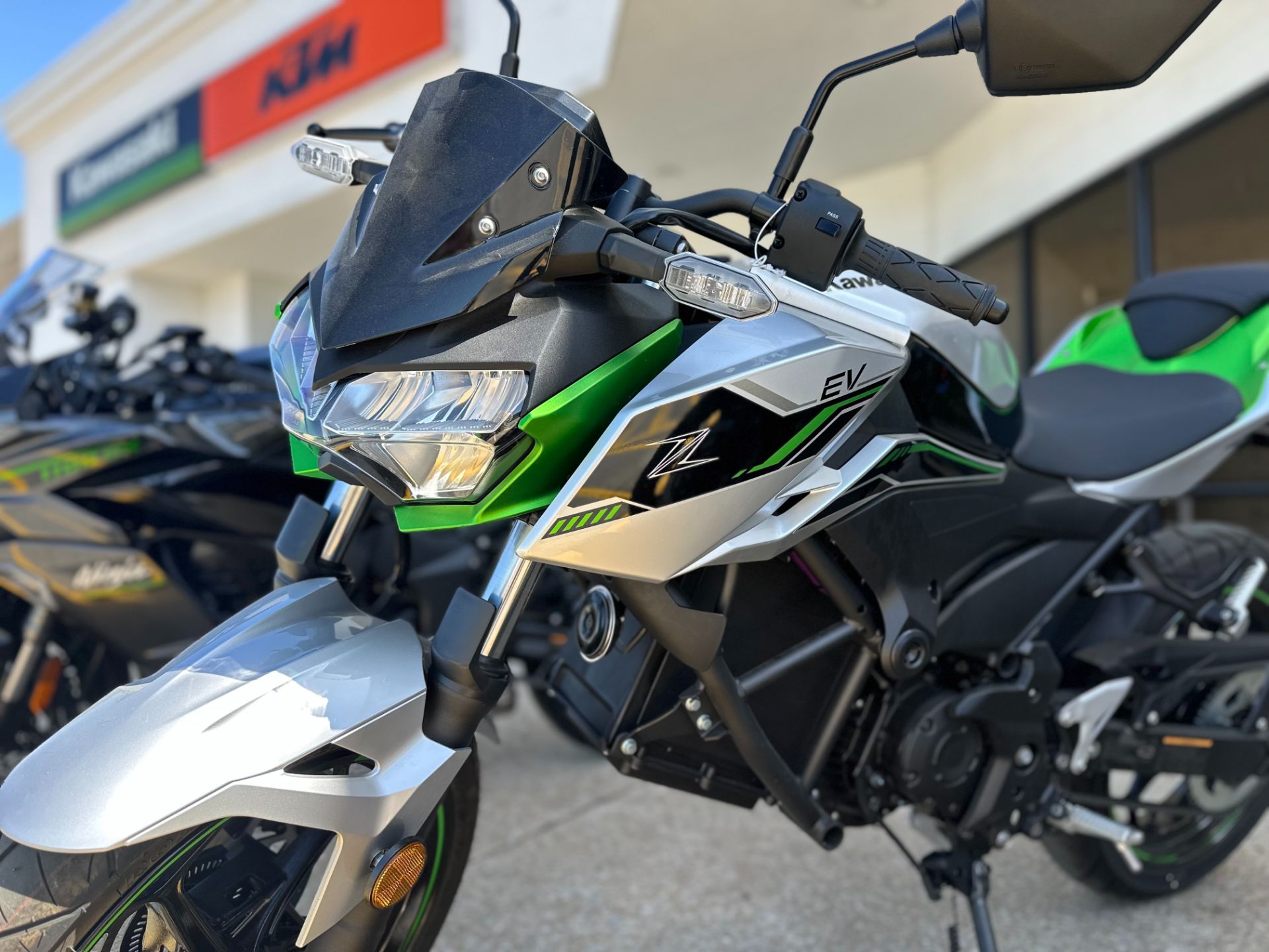 New 2024 Kawasaki Z e-1 ABS, Columbia TN | Specs, Price, Photos