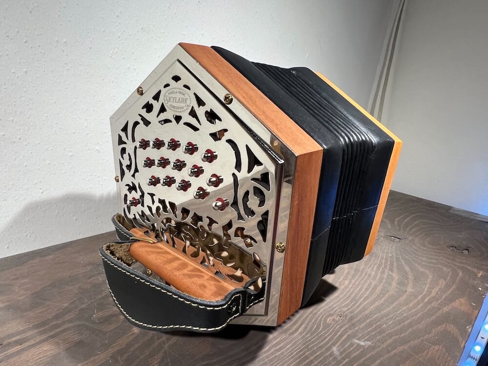 ケルトの笛屋さん | 商品詳細 | McNeela コンサーティーナ Skylark