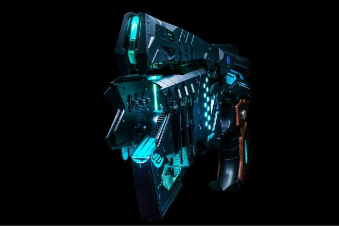 PSYCHO-PASS サイコパス」10周年を記念し、自動変形型「DOMINATOR