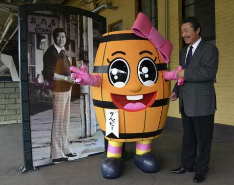 新キャラのタルピーが小樽駅にお目見え（動画）：北海道新聞デジタル