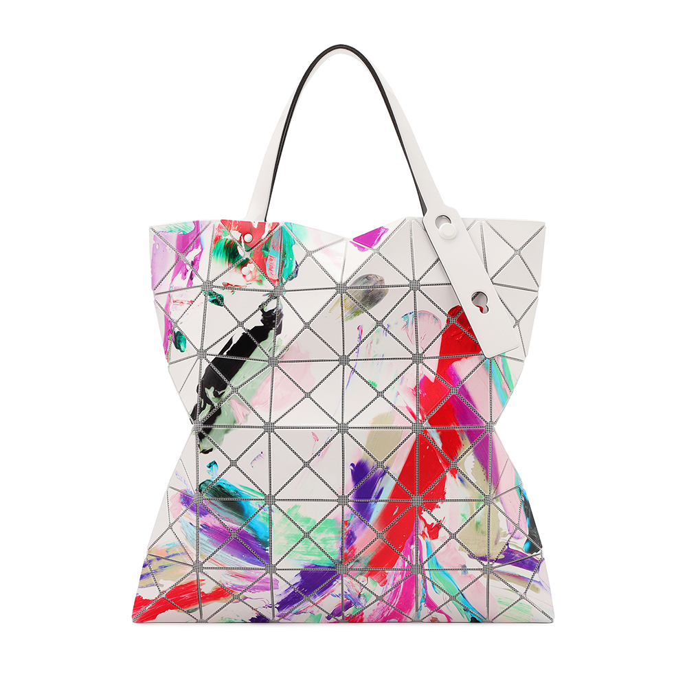 TOP | BAO BAO ISSEY MIYAKE 色彩をアーティにまとうバオ バオ