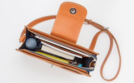 ビジネスに使える本革ショルダーバッグ（B5サイズ）全4色 カバン