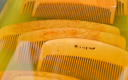 鹿児島県指定伝統的工芸品 薩摩つげ櫛(解櫛) 彫椿 手作り布ケース