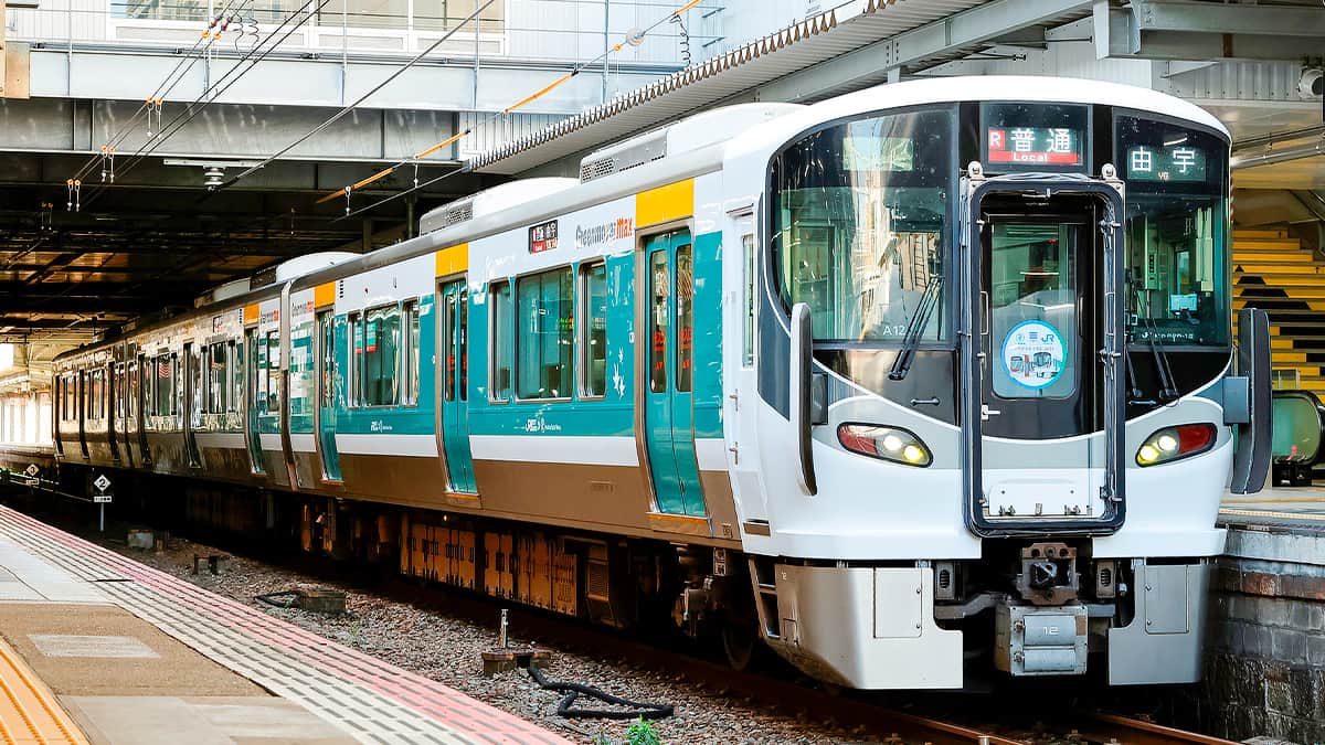 227系0番代A12編成「ラッピングコラボトレイン」運転開始｜鉄道