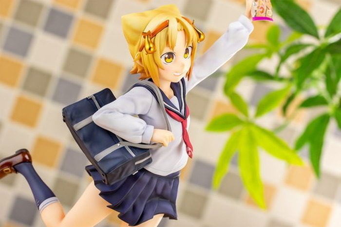 制服姿の八十亀ちゃんが”しるこサンド”を手に元気アピール！『八十亀