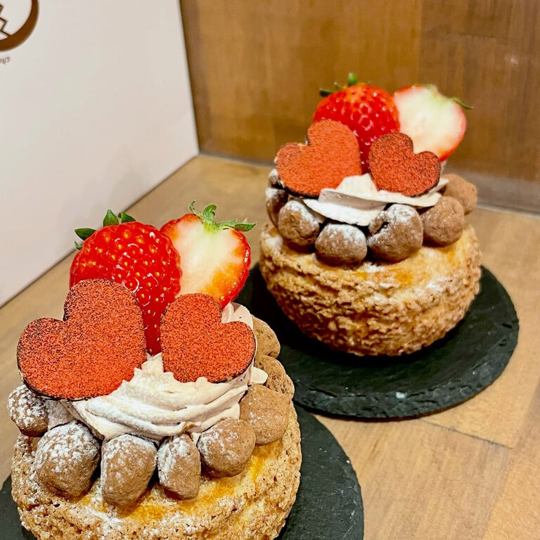 ジェンダーリビールケーキ〟シューアラクレームカスタード仕様