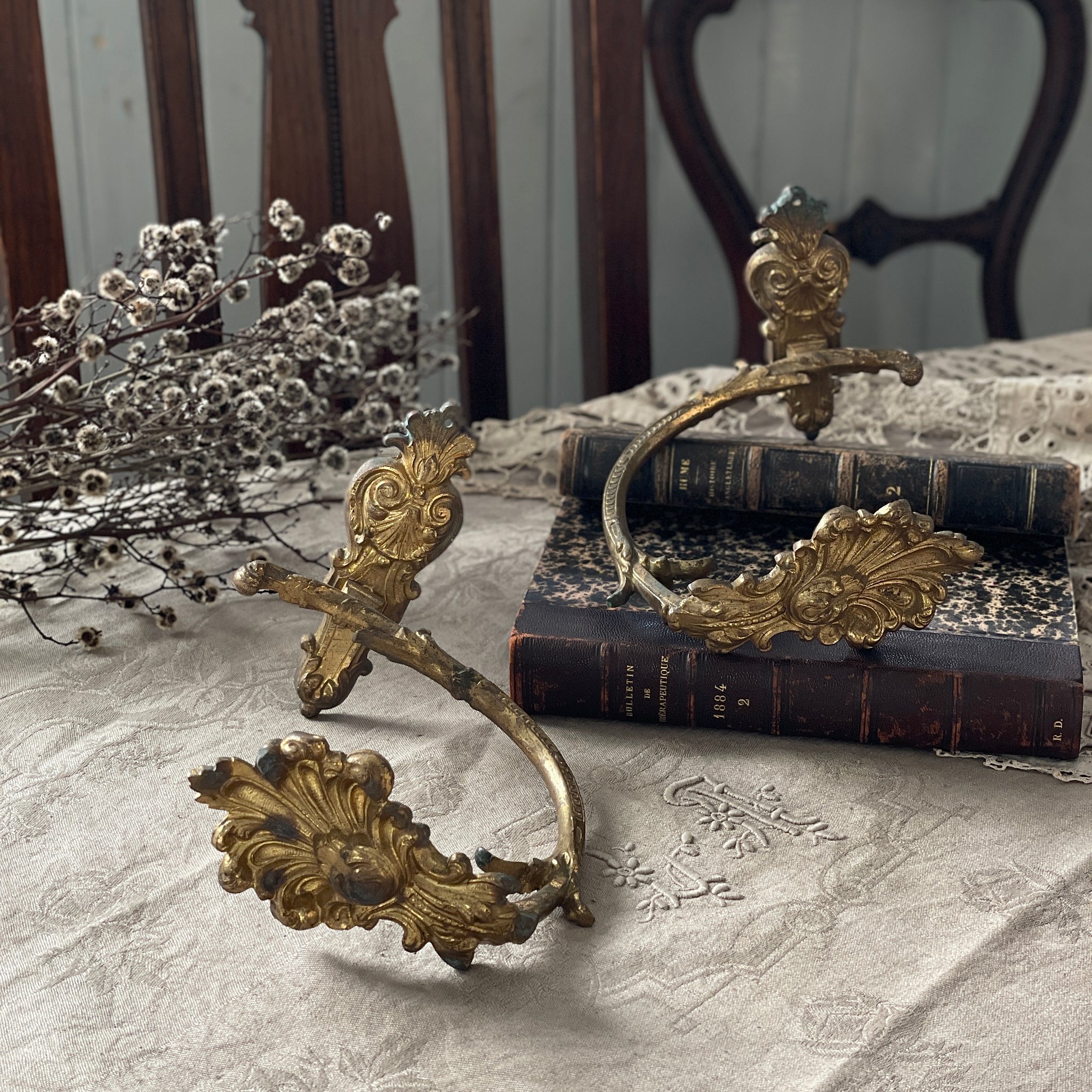 美しい真鍮ペアカーテンホルダー（17x15cm） フランスアンティーク