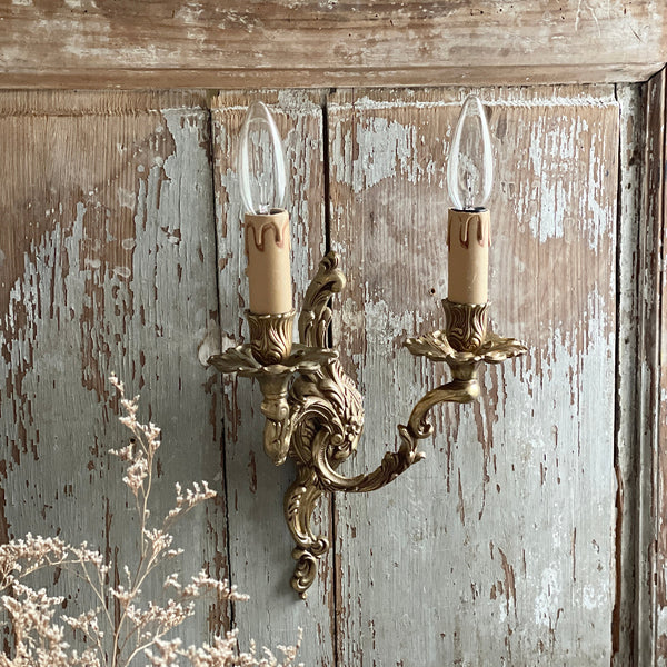 曲線が美しい2灯ブラケット（壁付け照明） フランスアンティーク