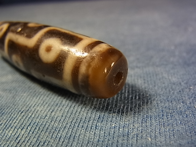 ジービーズ(チベット九眼天珠)とアンティーク山珊瑚、タニ沈香の