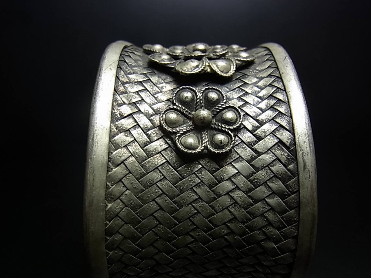 貴州ミャオ族のシルバーバングル(ミャオ銀) 花・編み 約39 mm