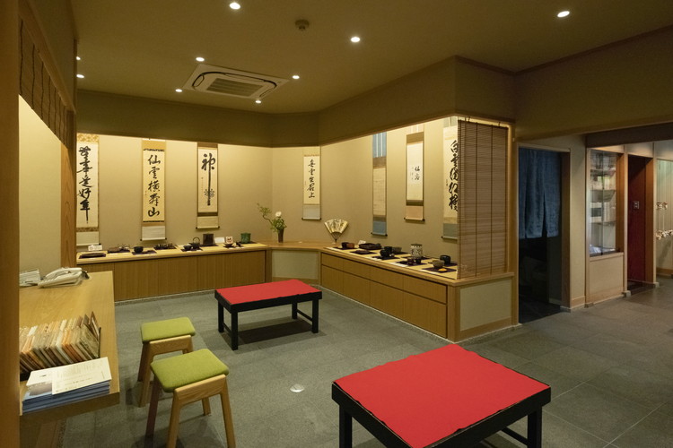 裏千家今日庵門前の茶道具店 清昌堂やました | 京都 デジタル茶の湯マップ