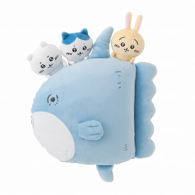 ちいかわ マンボウでおでかけクッション | ちいかわマーケット 公式