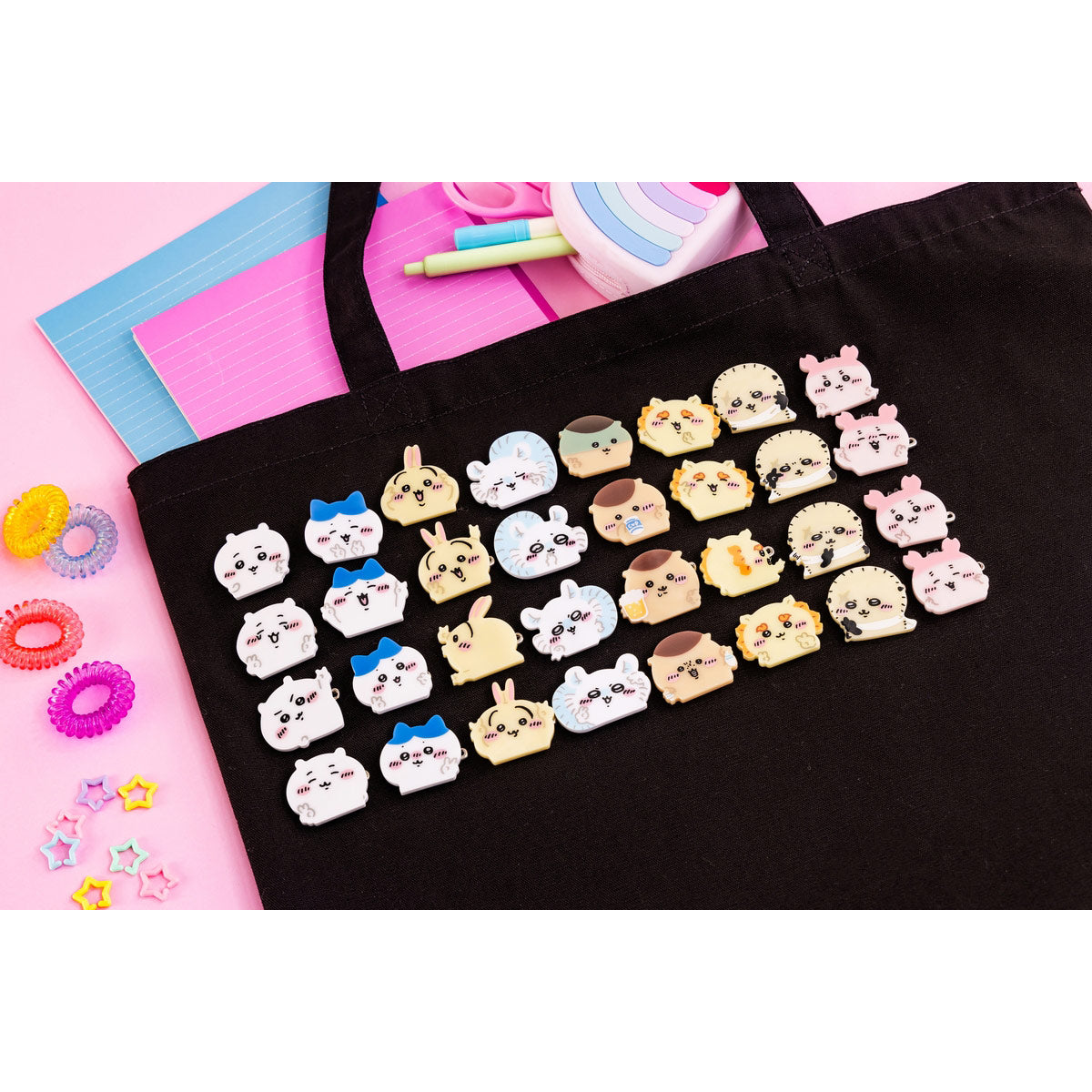 ちいかわ 4個セットアクリルバッジ（ピースなラッコ） | ちいかわ