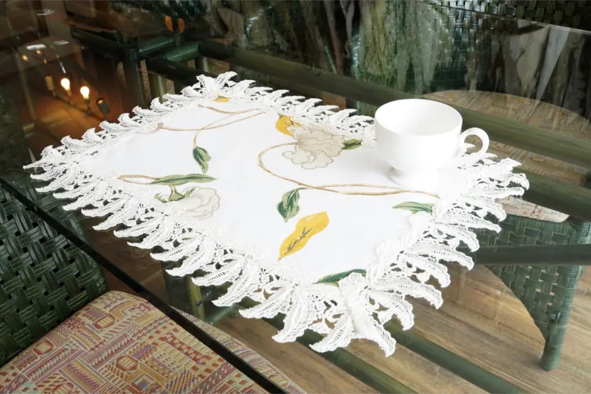 新品！近沢レース テーブルセンター 白 39x96cm/テーブルクロス 新品