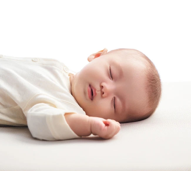 コンパクトにたためるベビーベッド「ココネルエアーリュクス