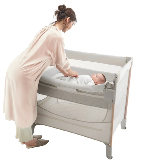 コンパクトにたためるベビーベッド「ココネルエアーリュクス