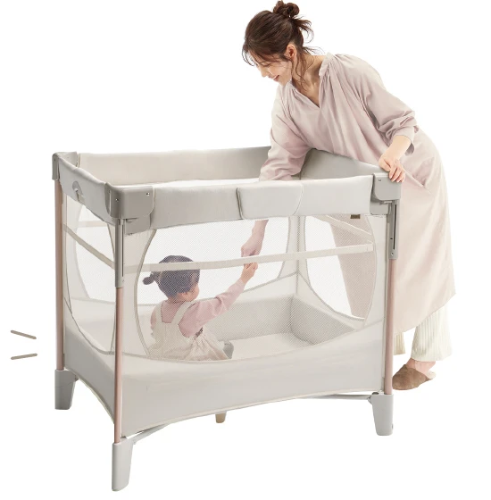 コンパクトにたためるベビーベッド「ココネルエアーリュクス