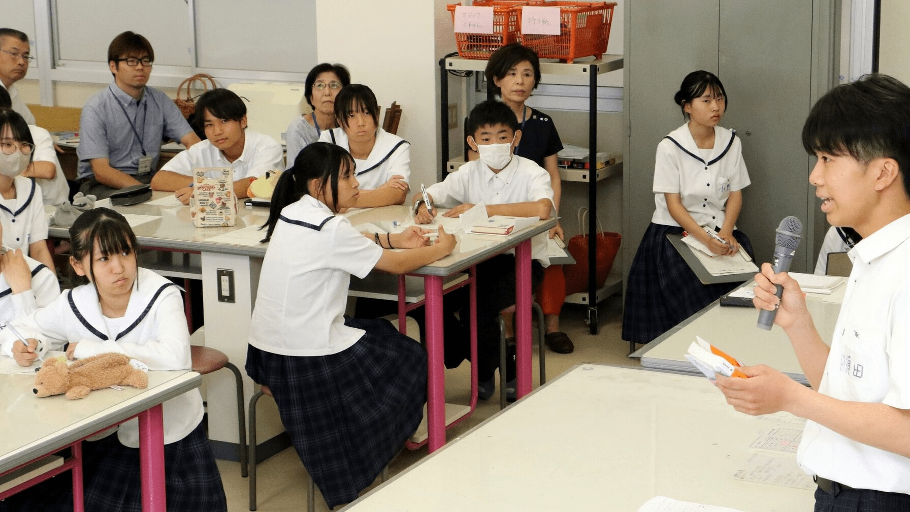 岩国の高森みどり中学校、76人がビブリオバトル | 中国新聞デジタル