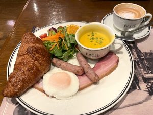 人気ベーカリー「PAUL」の絶品モーニング！ドリンクおかわり自由でこの