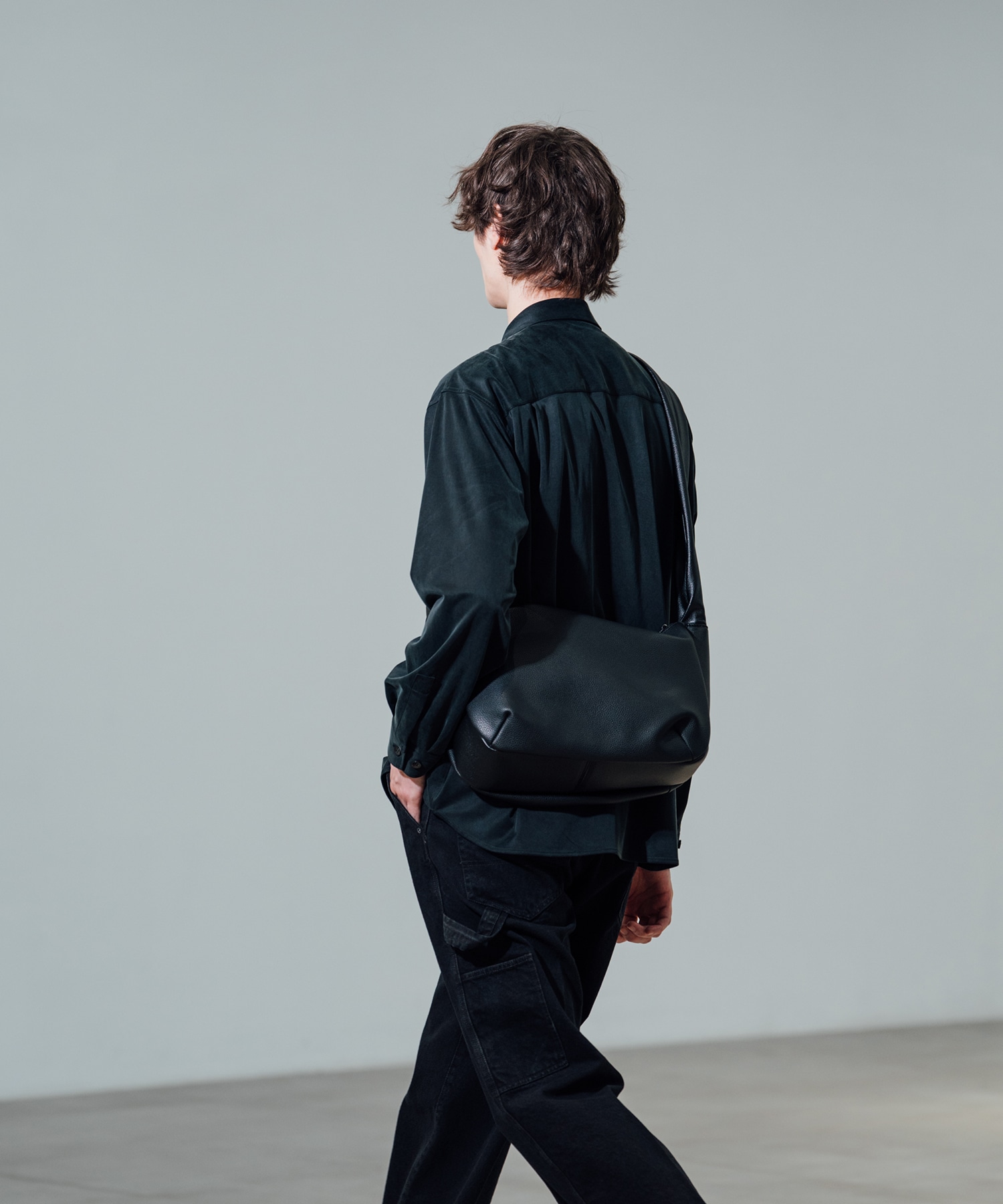 シュリンクレザー ショルダーバッグ(FREE BLACK): : メンズ｜CITY