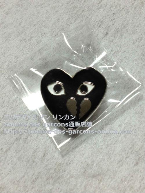 コムデギャルソン限定・emoji真鍮製ピンバッジF（割れたハート