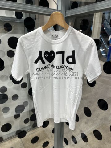 プレイ コムデギャルソン 反転ロゴ×黒ハート 半袖Tシャツ（白）-ユニ