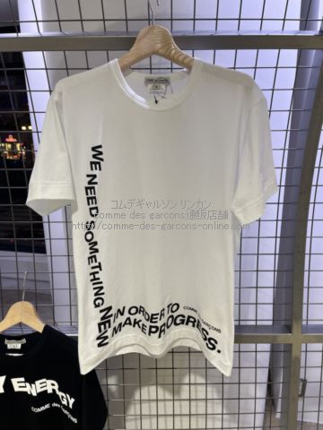 コムデギャルソン メッセージTシャツ-白-WE NEED SOMETHING NEW IN