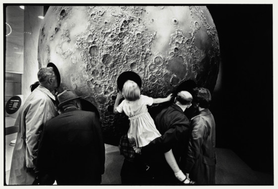 The Art of Looking at Art • Elliott Erwitt • Magnum Photos